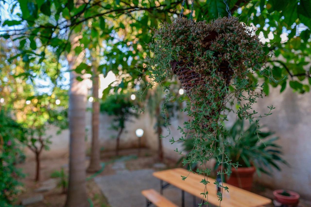 Bed And Breakfast Cairoli Exclusive Room San Pietro Vernotico Exterior foto