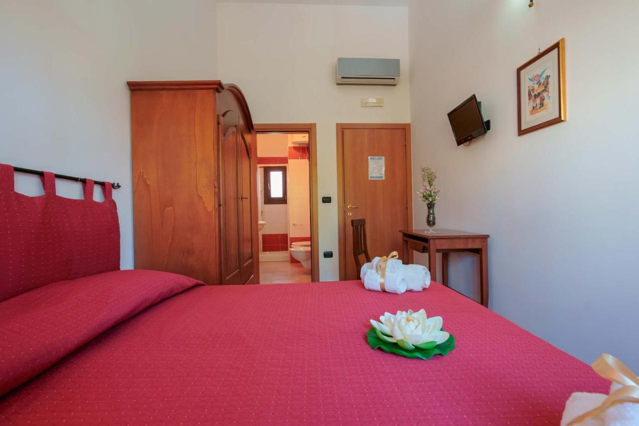 Bed And Breakfast Cairoli Exclusive Room San Pietro Vernotico Exterior foto