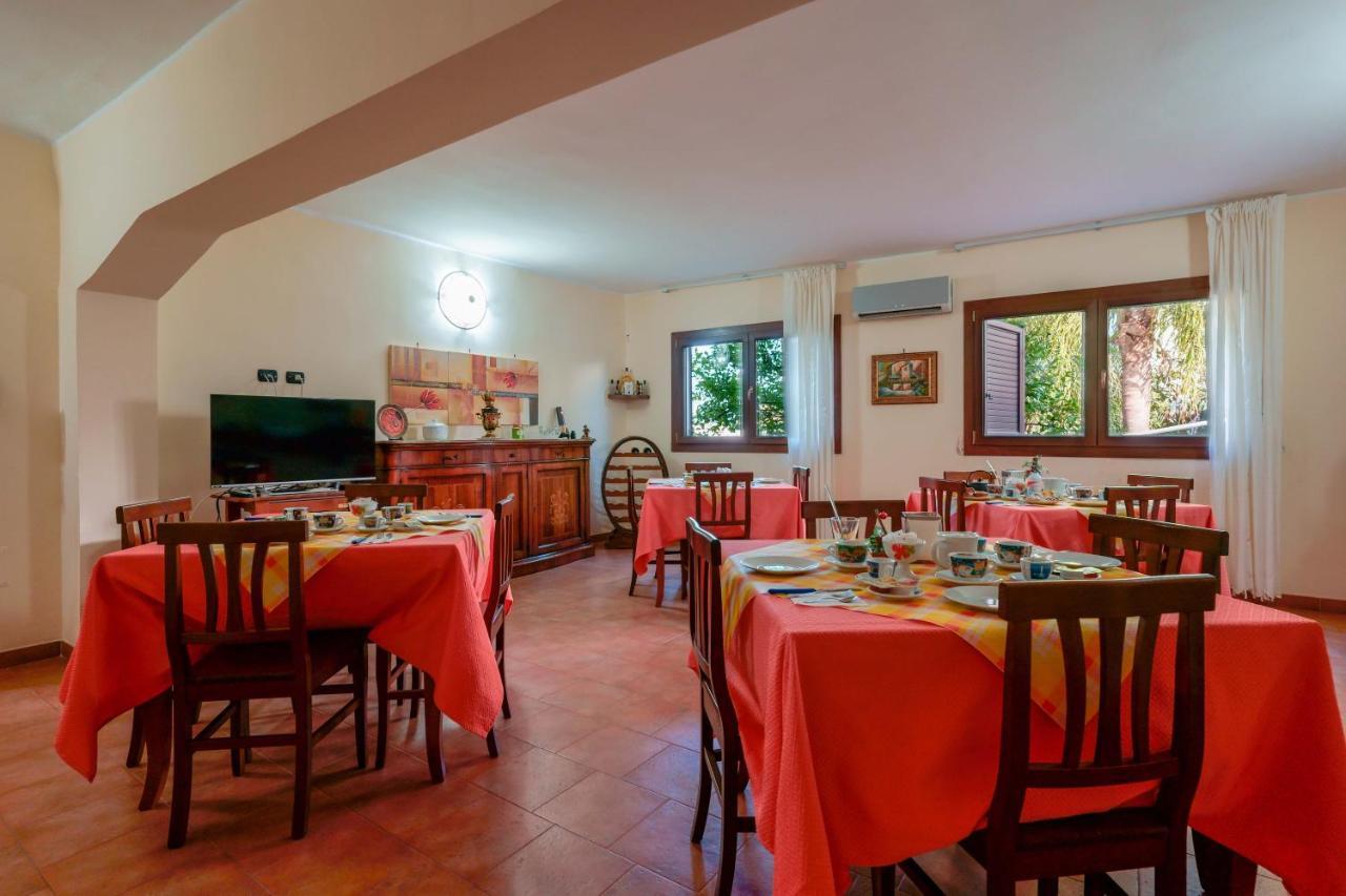 Bed And Breakfast Cairoli Exclusive Room San Pietro Vernotico Exterior foto