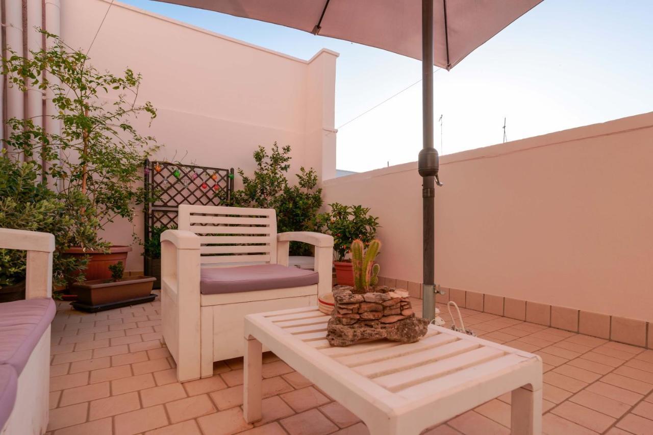 Bed And Breakfast Cairoli Exclusive Room San Pietro Vernotico Exterior foto