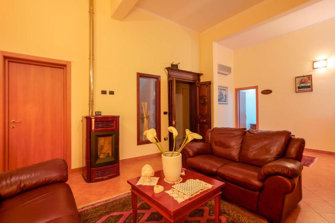 Bed And Breakfast Cairoli Exclusive Room San Pietro Vernotico Exterior foto