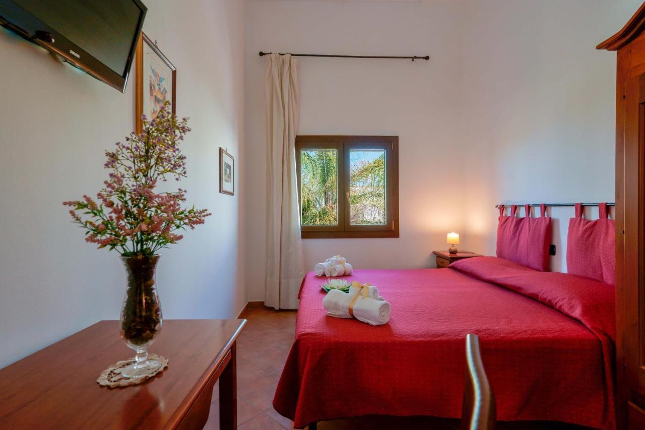 Bed And Breakfast Cairoli Exclusive Room San Pietro Vernotico Exterior foto