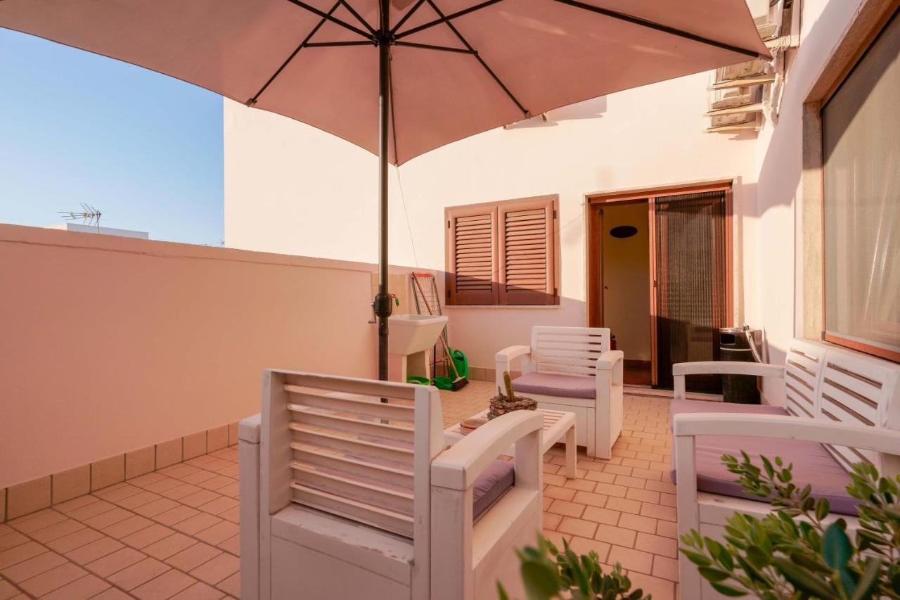 Bed And Breakfast Cairoli Exclusive Room San Pietro Vernotico Exterior foto
