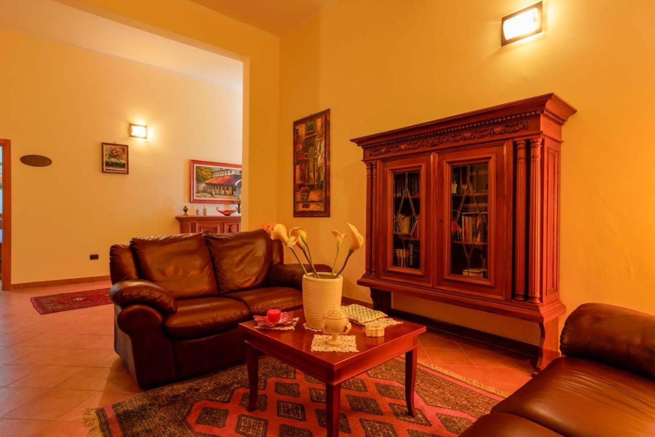 Bed And Breakfast Cairoli Exclusive Room San Pietro Vernotico Exterior foto